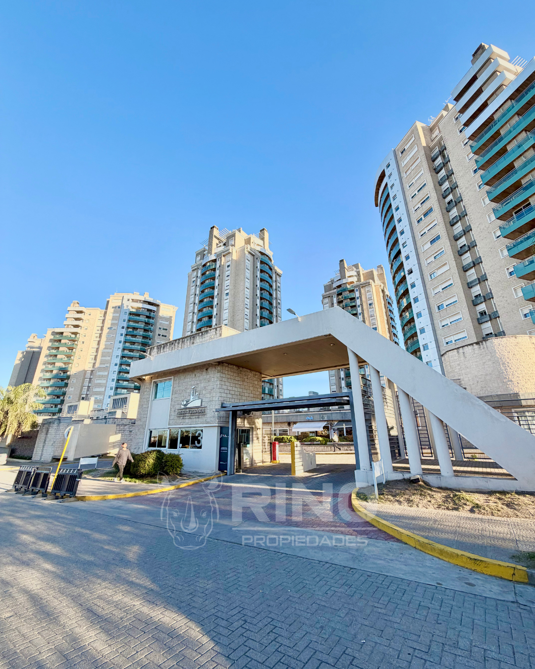 Cochera en Alto Villa Sol – GAMA