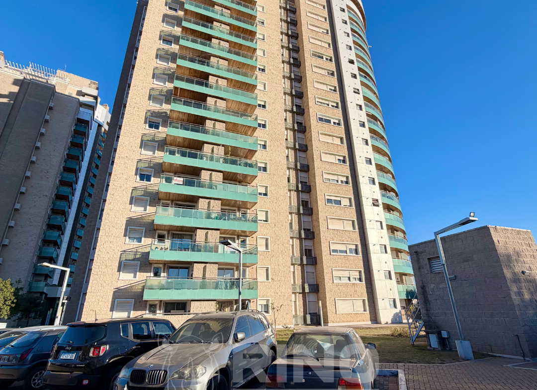 Cochera en Alto Villa Sol – GAMA